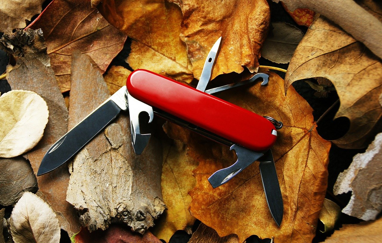 how to open a swiss army knife without nails
