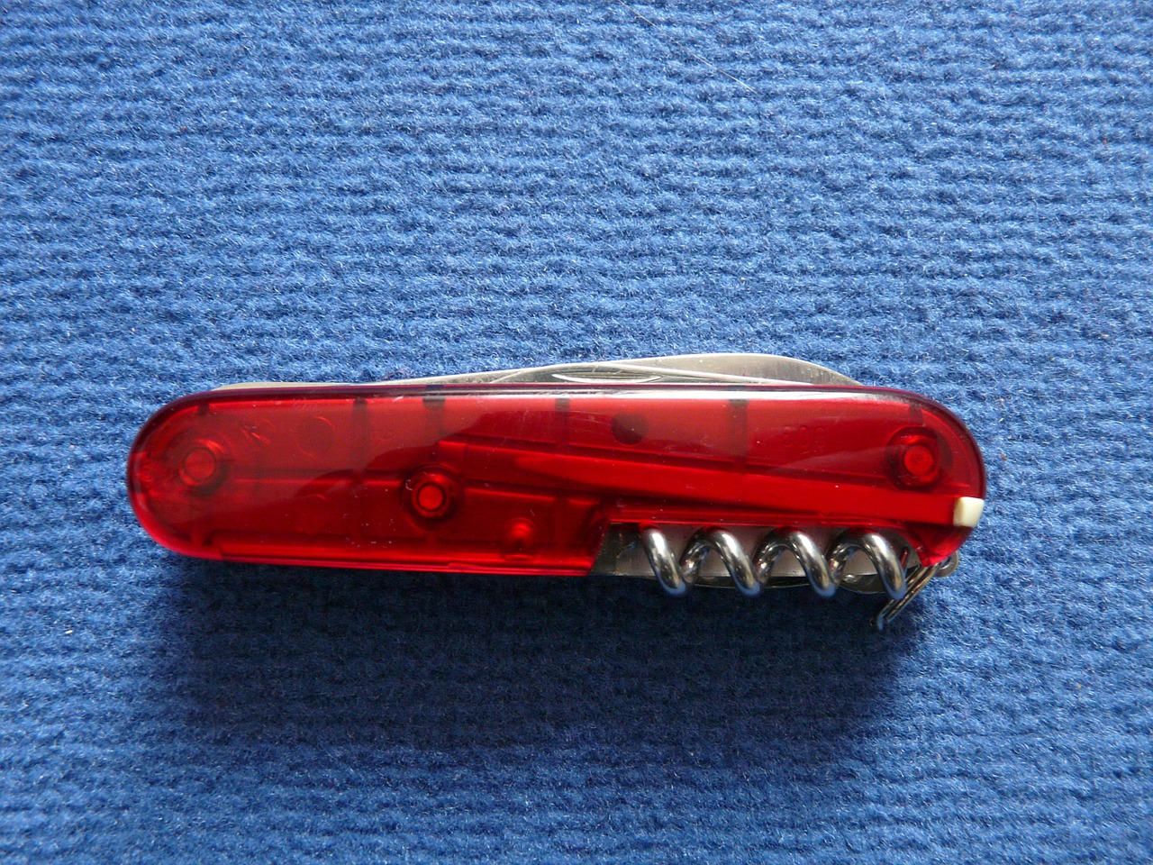 Different Ways on How To Tie A Lanyard On A Knife