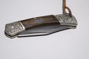 knife lanyard knot